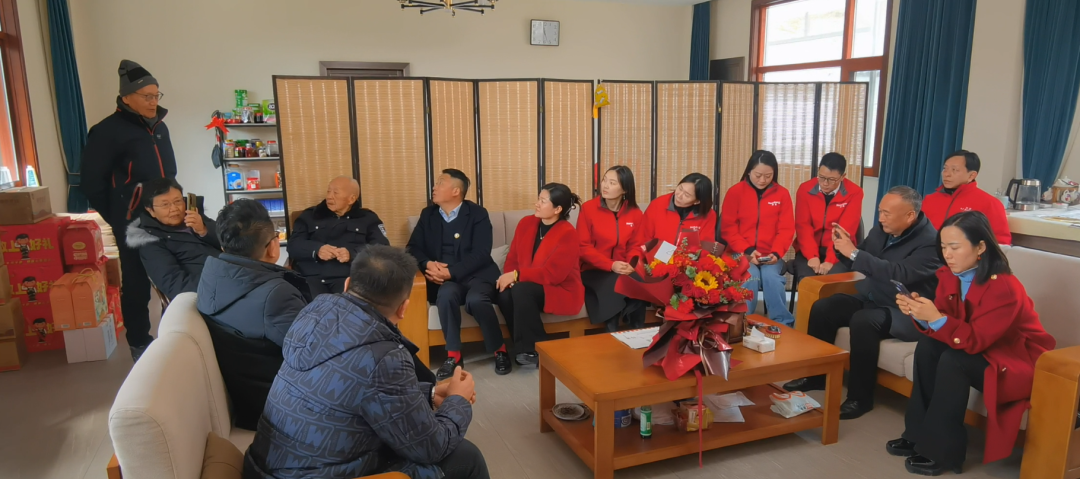 昊東公司一行看望胡正先老紅軍，聆聽那段可歌可泣的英雄歷史